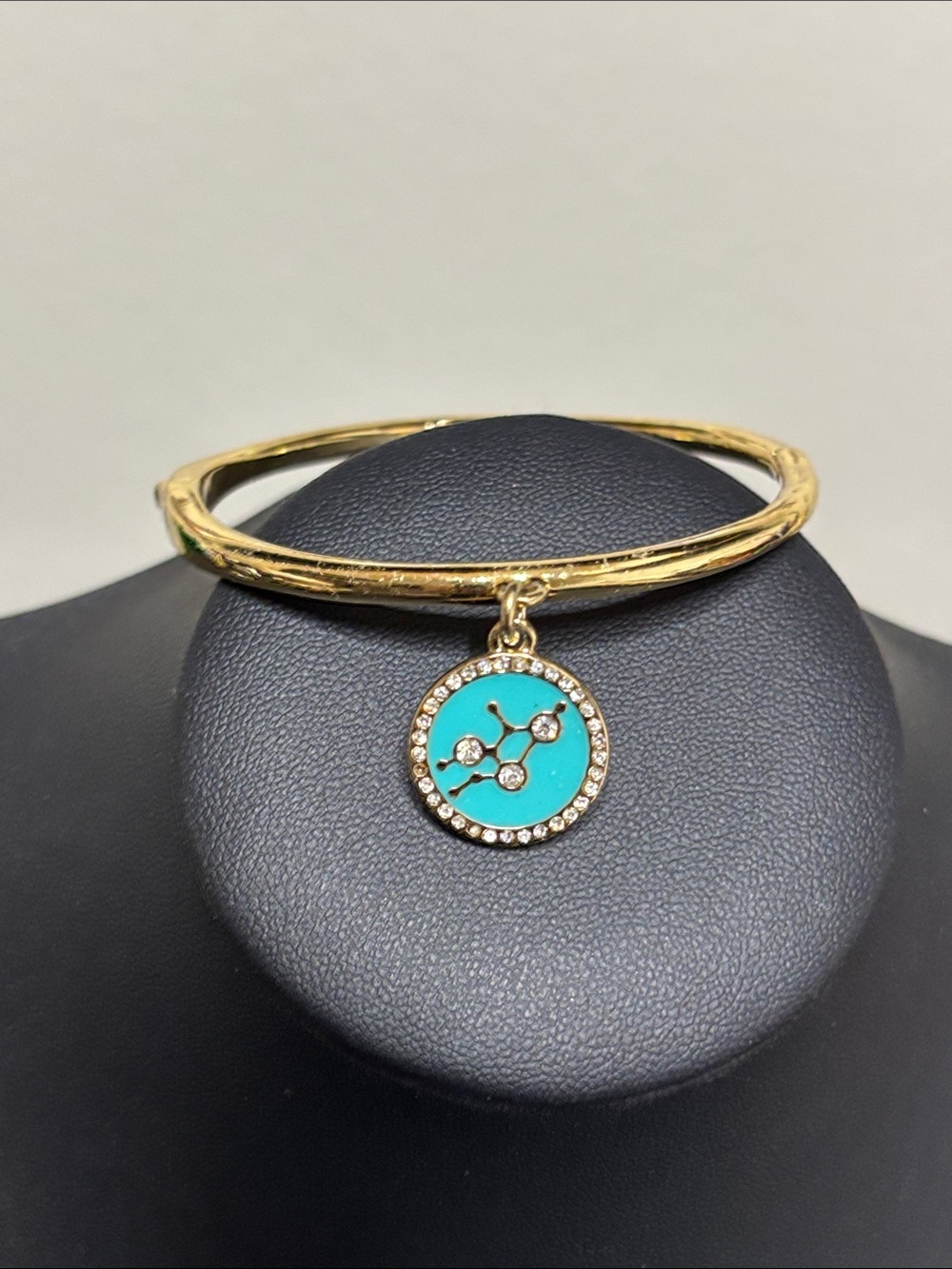 kate spade Virgo She’s Pretty Major Gold Bangle Bracelet Horoscope Charm